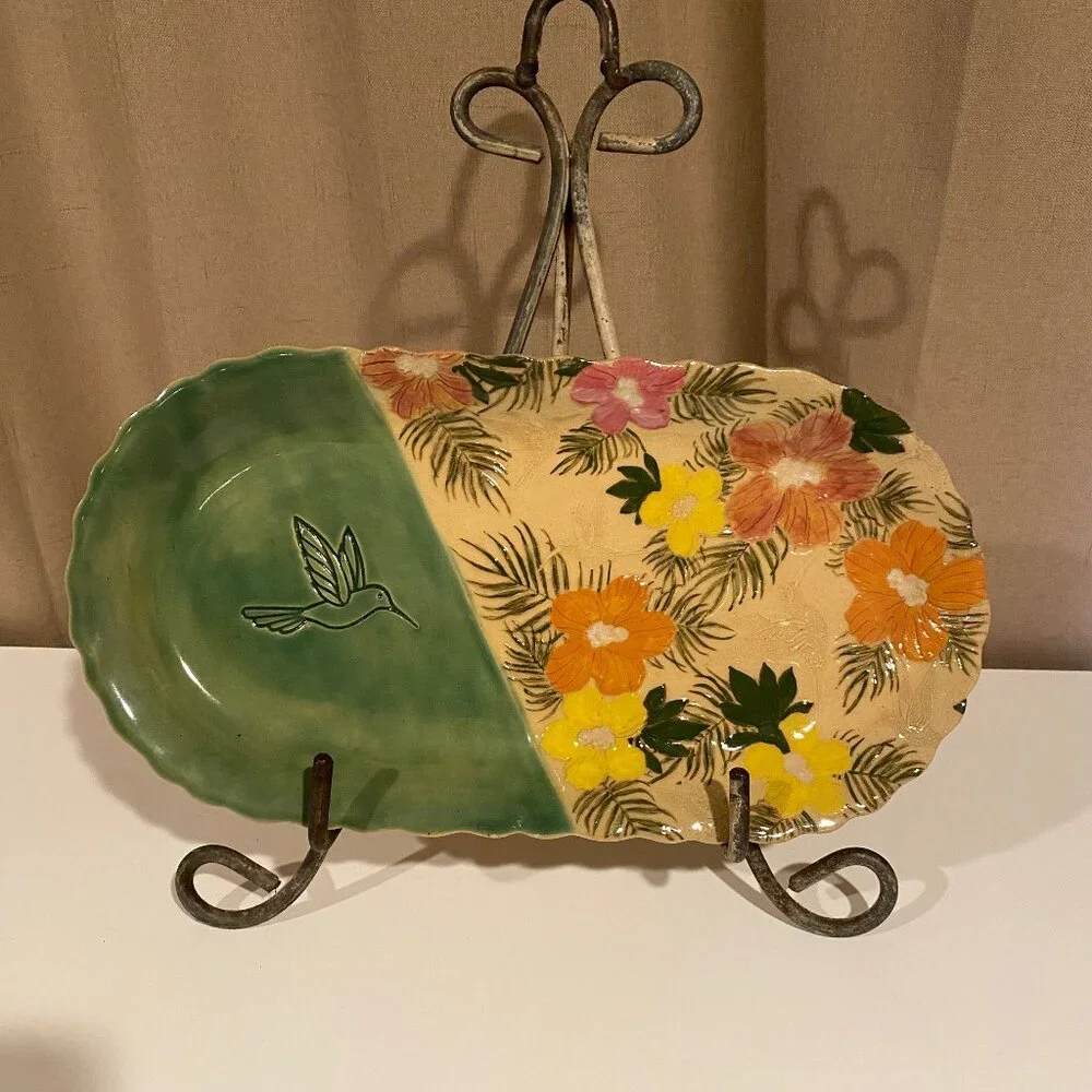 Studio Pottery Platter - Floral & Bird Design, Signed by Janie‎ O. 13.5x7 🎨